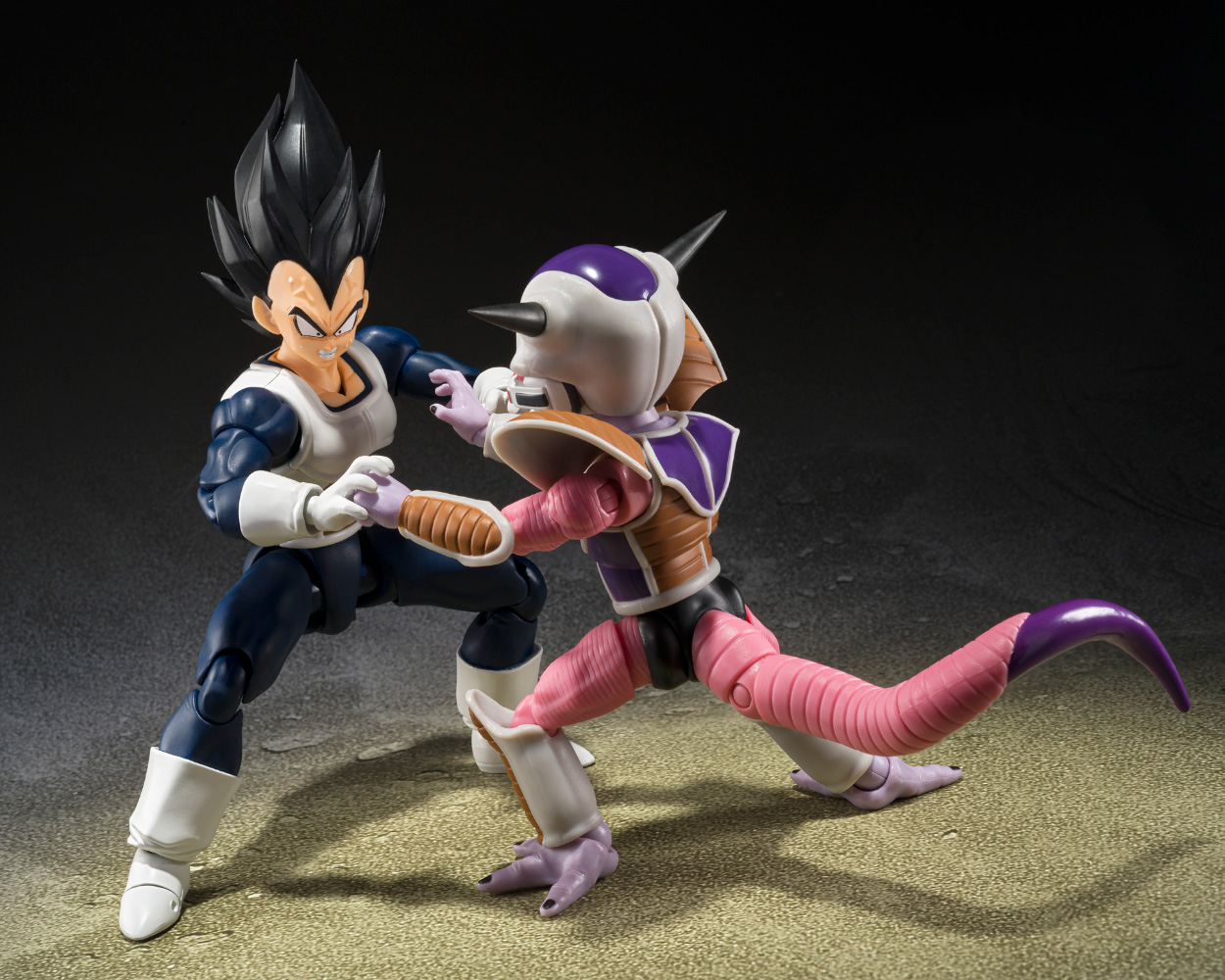 SHF-VEGETA-OLD-BATTLE-CLOTHES-03